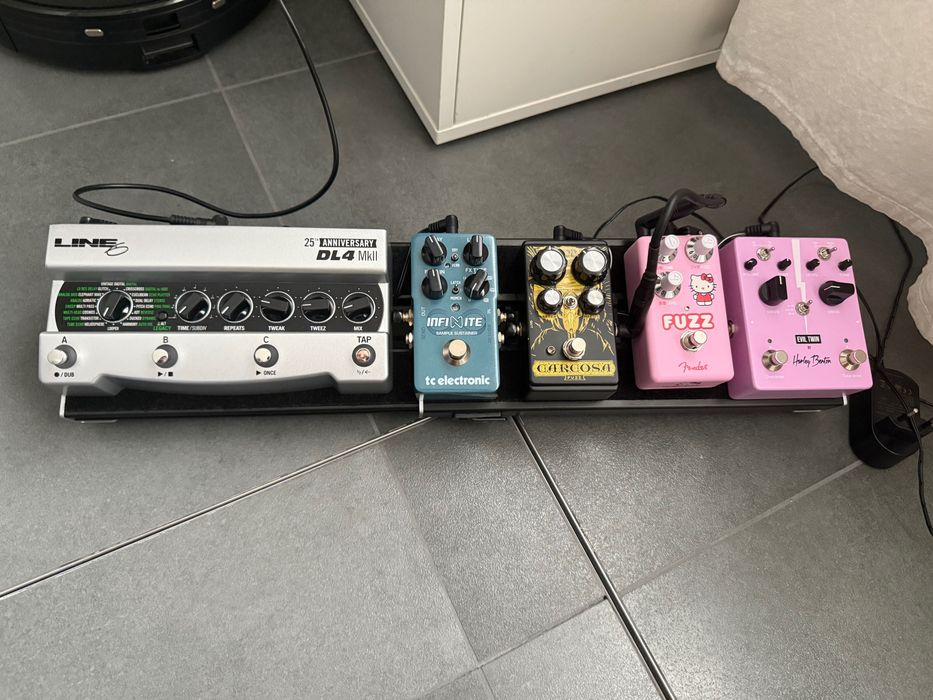 Pedalboard do ambientów - fuzzy, przestery, sustainer, delay, looper