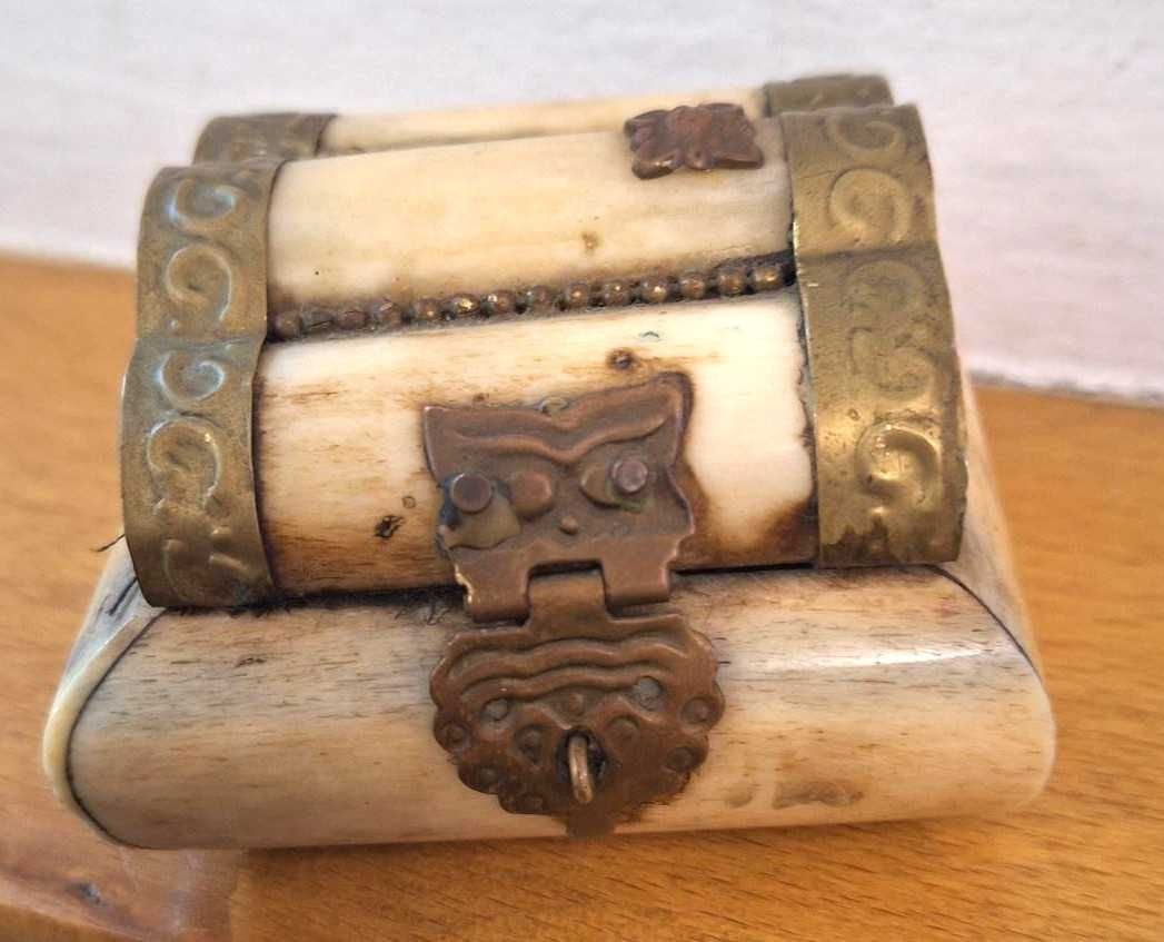 Caixa vintage de osso de camelo