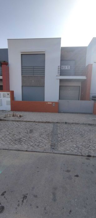 Moradia Nova Vendo: Próprio