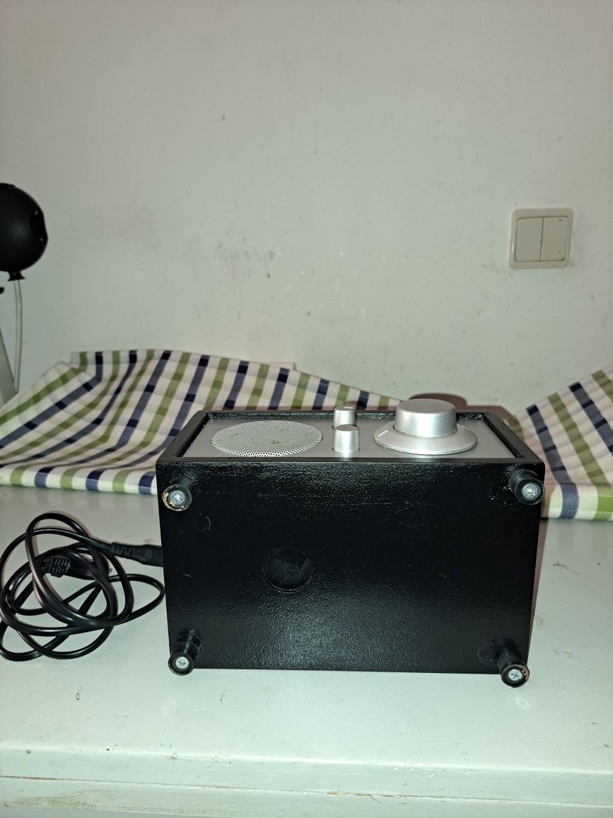 Radio antigo Tivoli áudio model-one com  várias entradas trabalhar