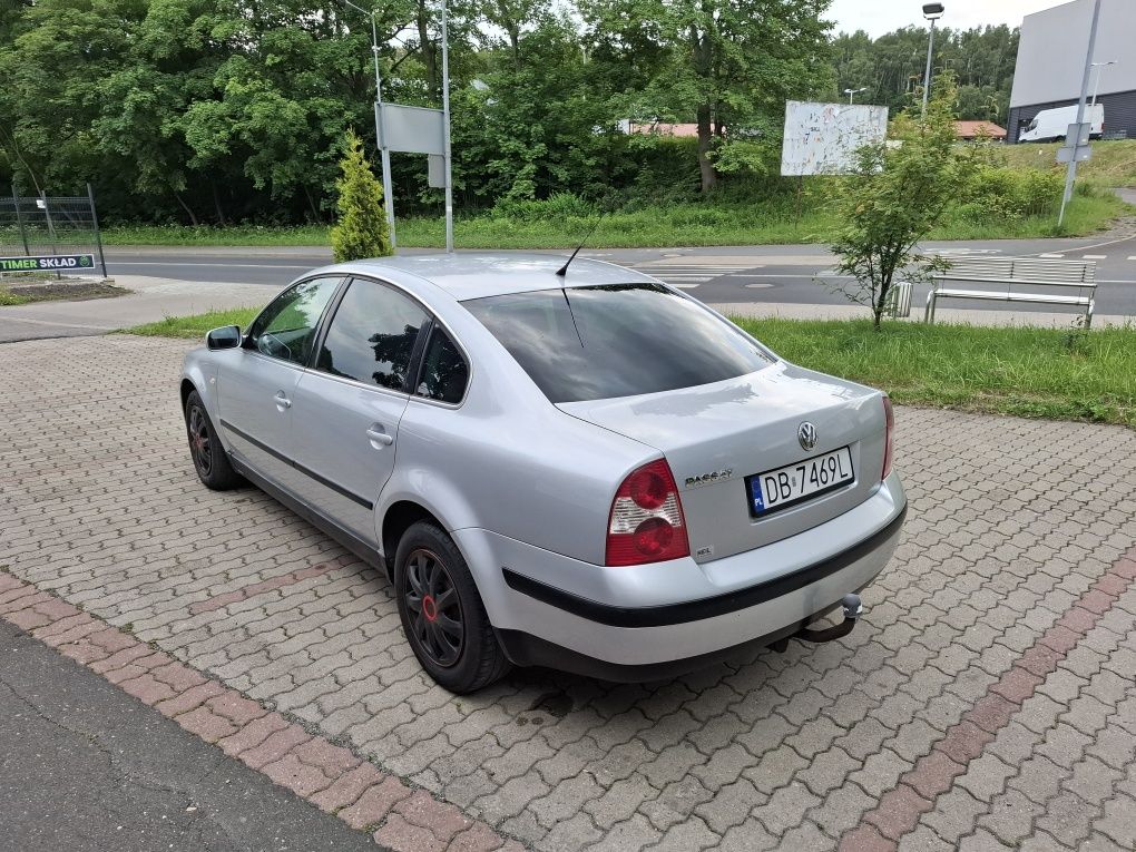 VW Passat B5 Fl Sedan 1.6 102km Stan B.DB Klima Zarejestrowany