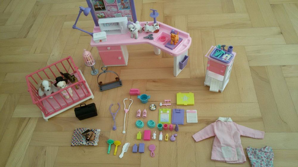 Barbie Mattel weterynarz klinika weterynaryjna vet zestaw mebelków hit