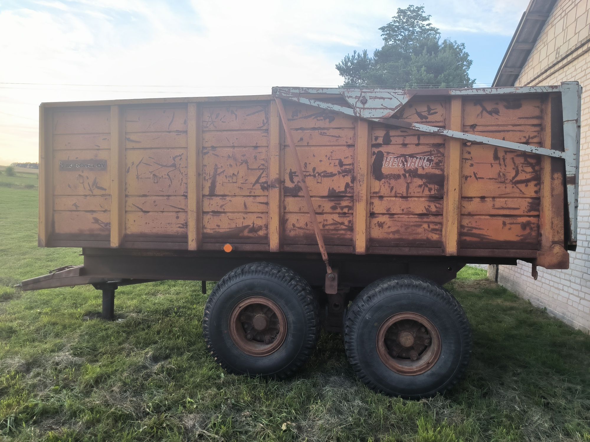 Przyczepa Belarus 12t skorupowa wywrotka