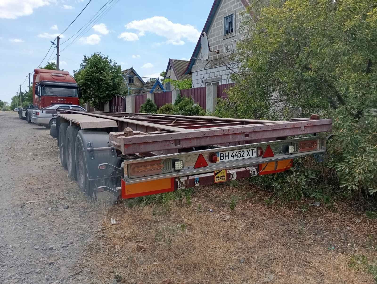 Контейнеровоз под 20 и 40 контейнера