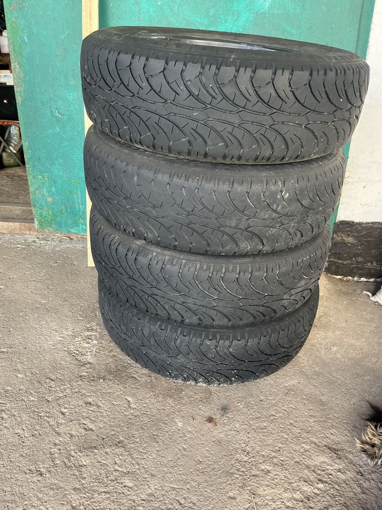Продам гуму 205/70/R16 Нива