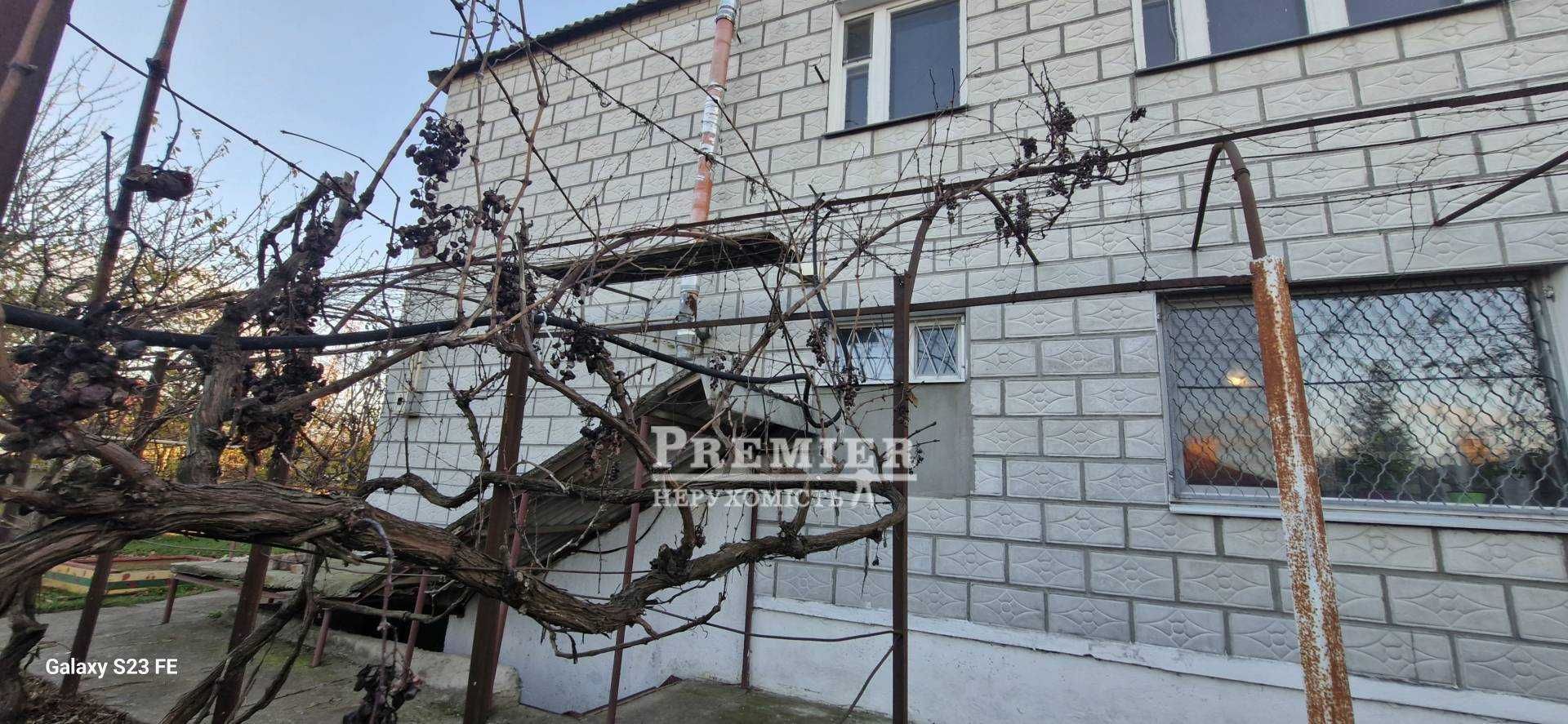 У продажу 2 поверх. будинок в центрі с. Молодіжне.