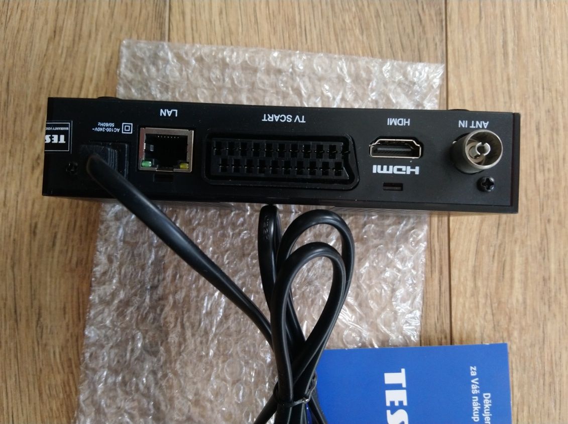 Dekoder DVB-T2 HEVC firmy Tesla TE - 343 + kabel HDMI.