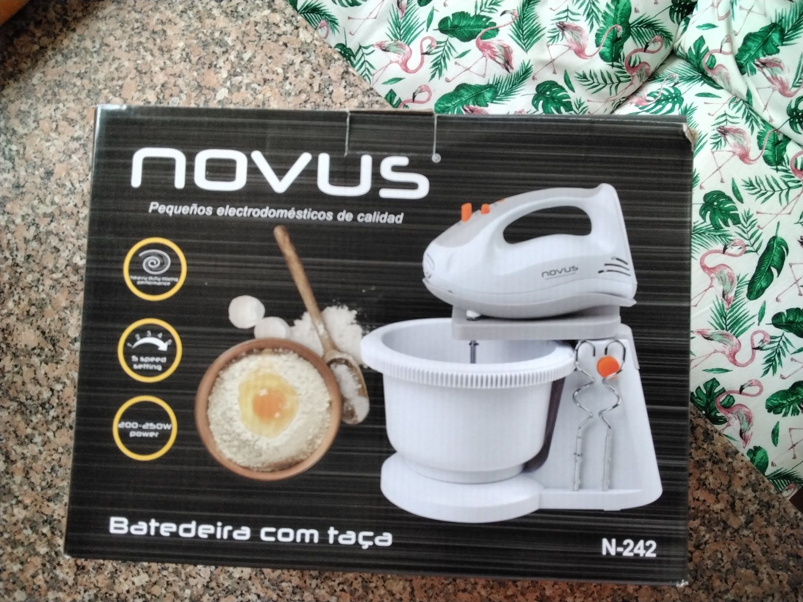 Batedeira com taça [NOVA]
