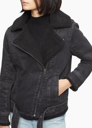 Жіноча джинсова куртка Calvin Klein.