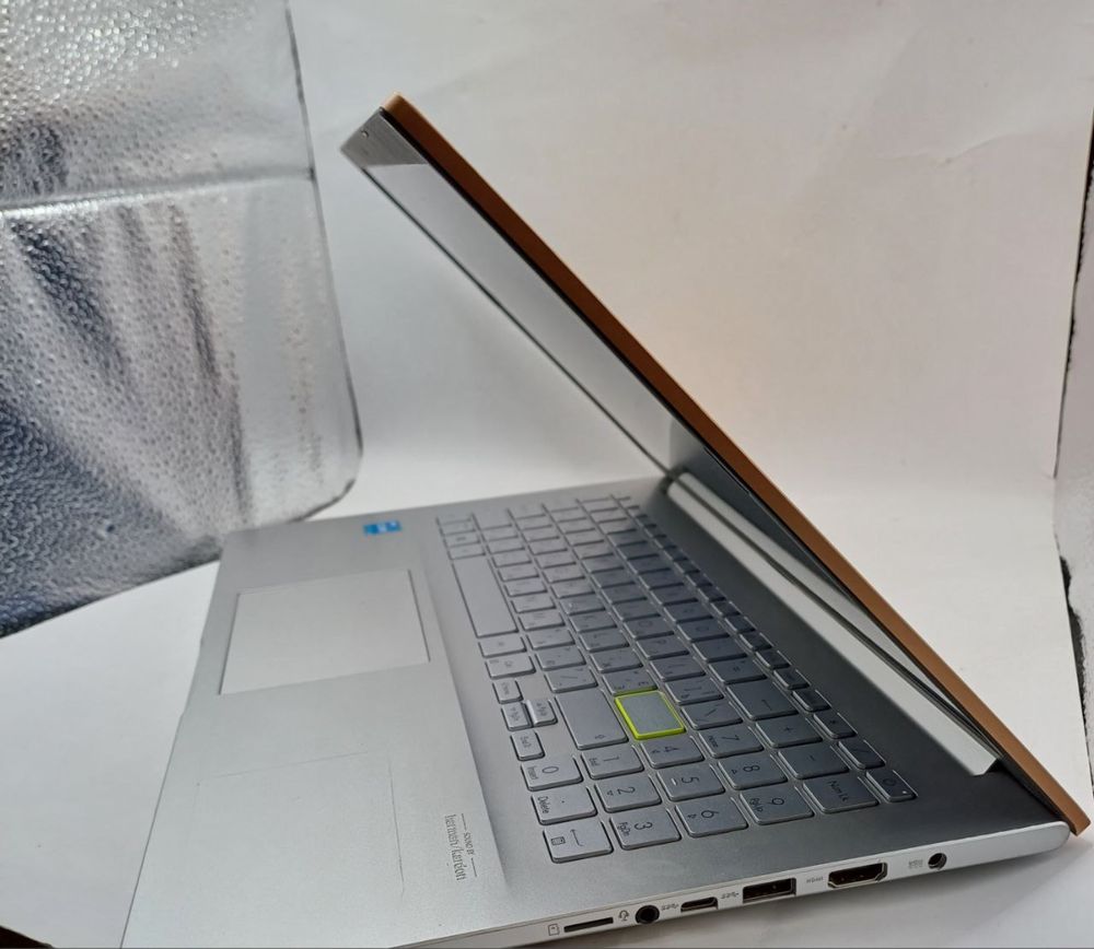 Ноутбук Asus K513E