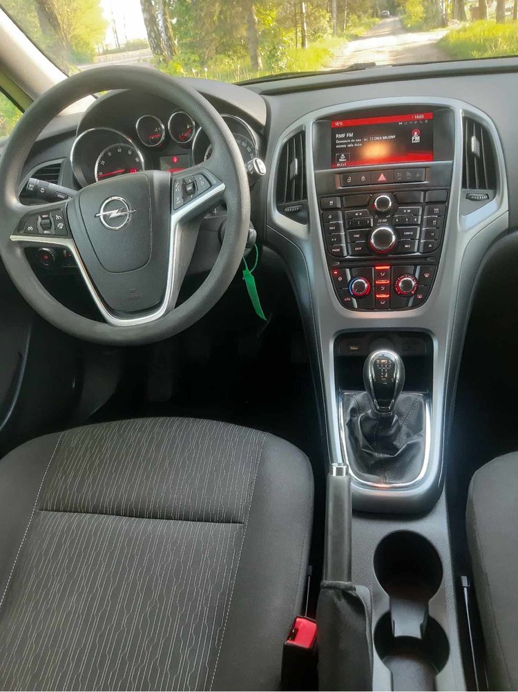 Opel Astra rok 2015