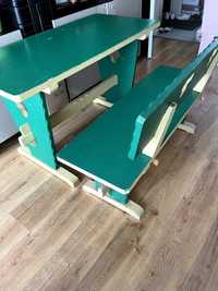 Zestaw drewnianych mebli - stół, ława i 2 krzesła gratis.