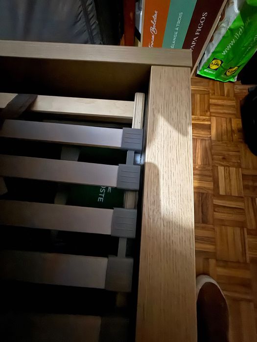 Cama de Casal semi-nova com colchão e estrado ,preço top,urgente