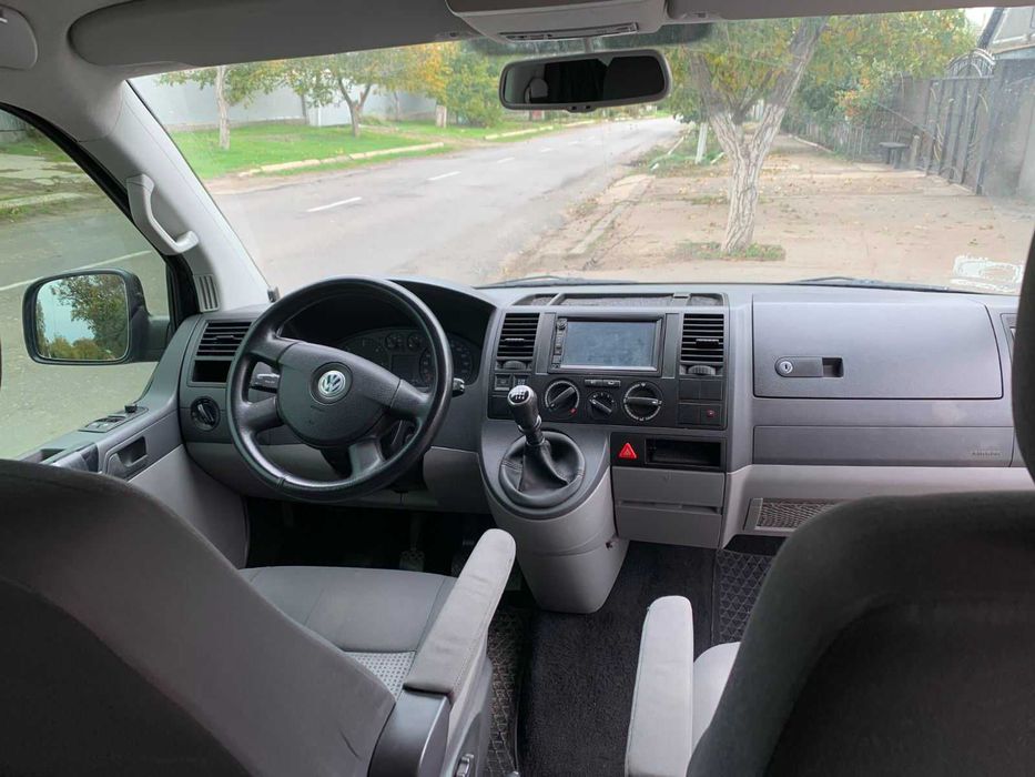 VW Transporter пассажирский 7+1 мест 2009 год (2.5 TDi, механика 6-ст)