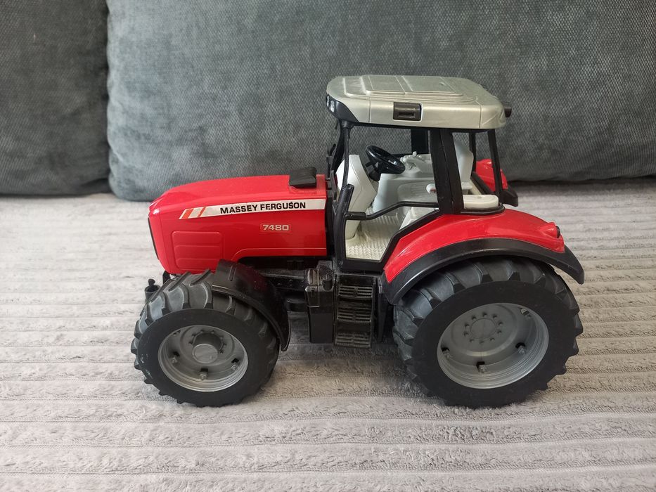 Трактор Massey Ferguson від Bruder
