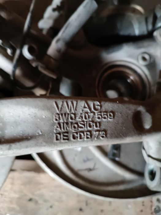 Ауді А4 B9 Audi S line quattro розборка розбірка чверть безпека цапфа