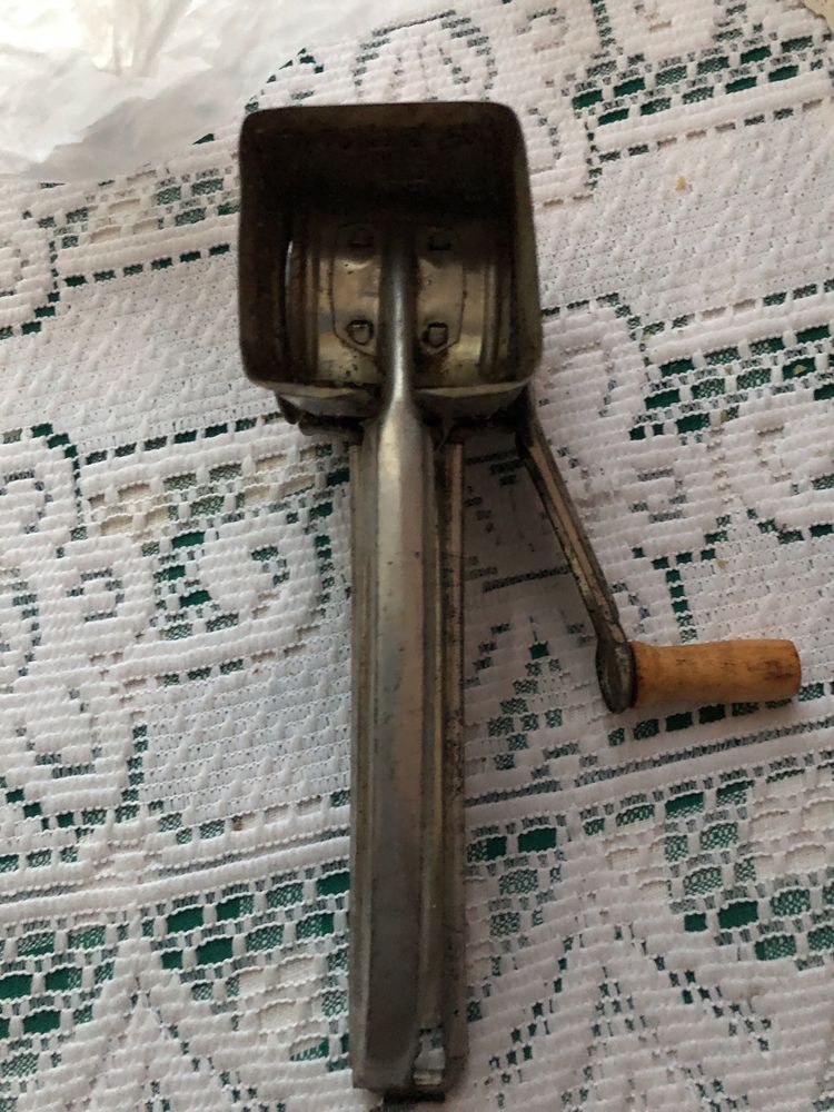 Maszynka do orzechow lata 60 - te