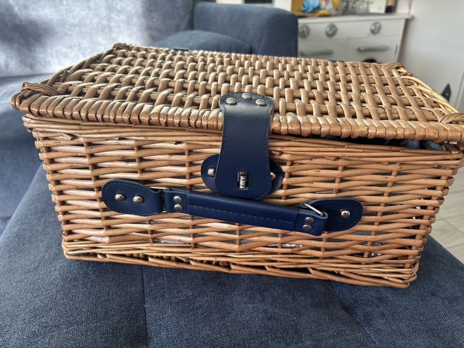 Kosz piknikowy wiklinowy z wyposażeniem