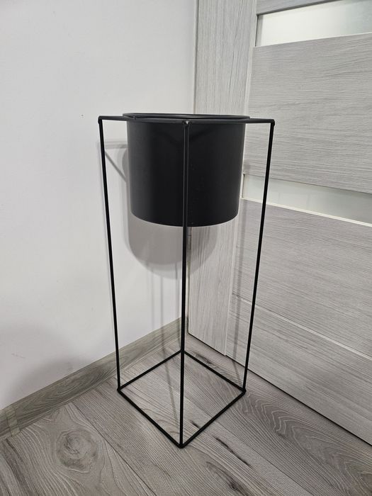 Czarny Stalowy Kwietnik