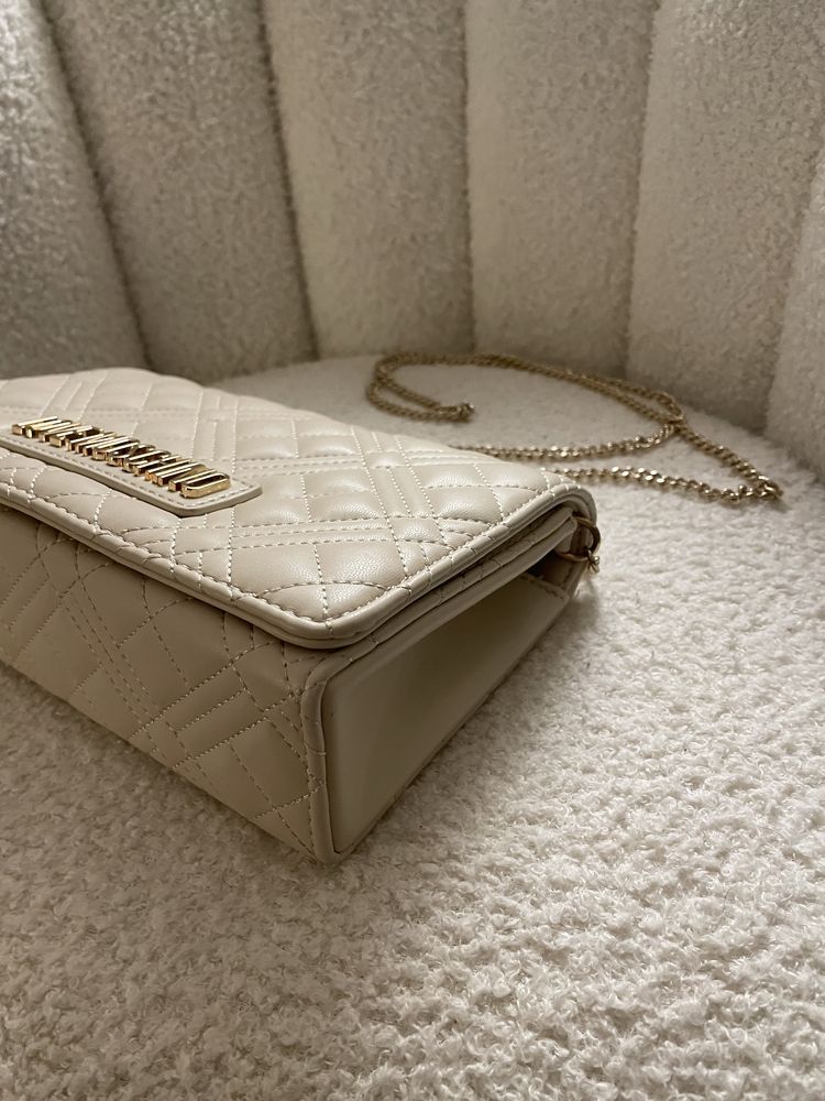 Love Moschino Smart Daily kremowa torebka pikowana kopertówka ekoskóra