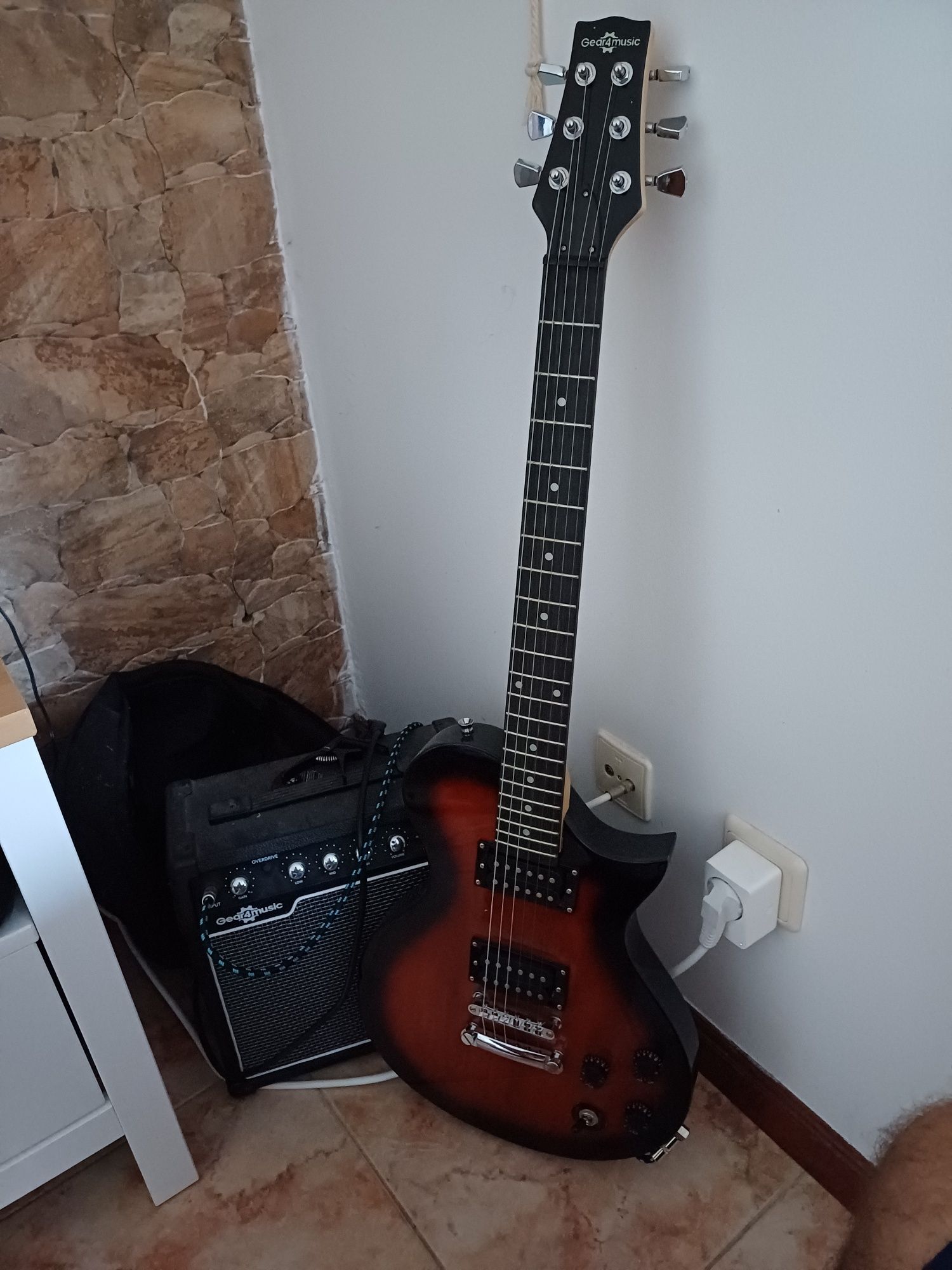 Guitarra eletrica + amplificador
