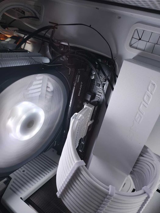 5800X3D; Gigabyte B450; 32gb ram ; wodne chłodzenie
