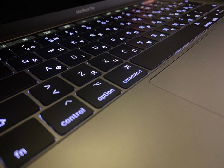 Гравіювання клавіатури ноутбуків MacBook Windows / Magic keyboard