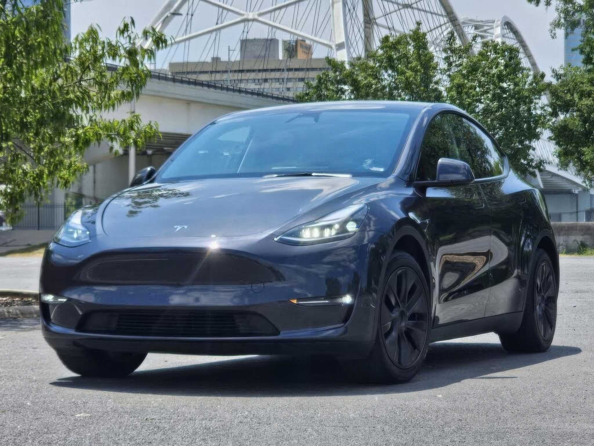 2025 Tesla Model Y Long Range AWD