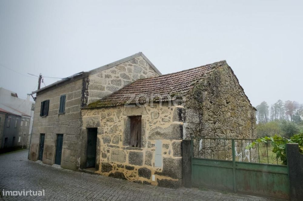 Moradia T1 para reconstruir em Fornos de Algodres