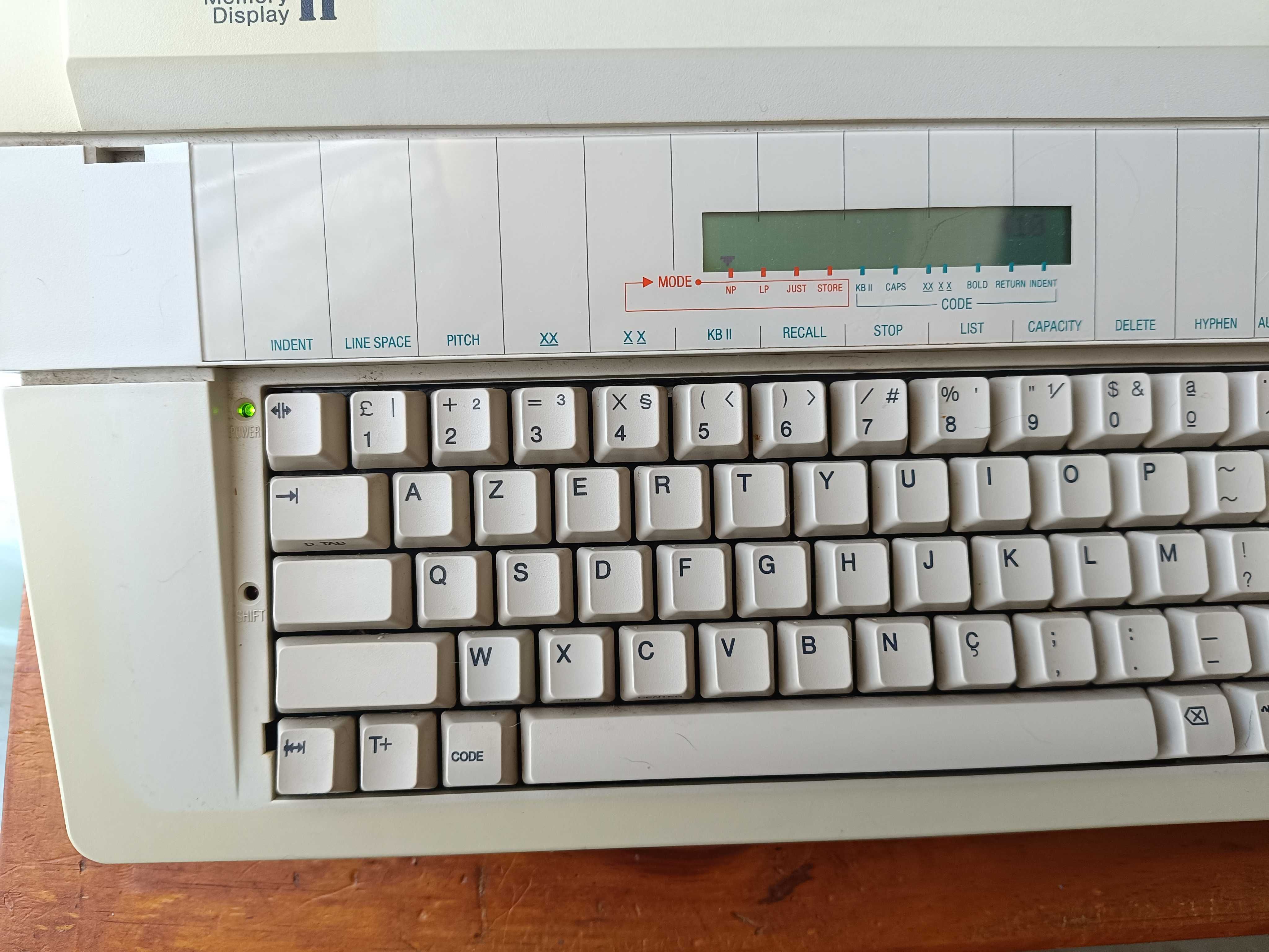 Máquina de escrever AEG OLYMPIA CARRERA II memory display