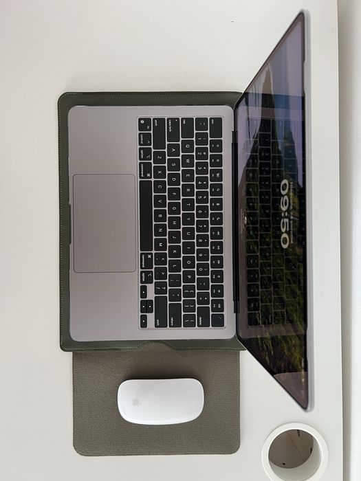 MacBook Air 13.6” M2 (2022) - 8GB/256 GB - Space Grey - stan jak nowy!