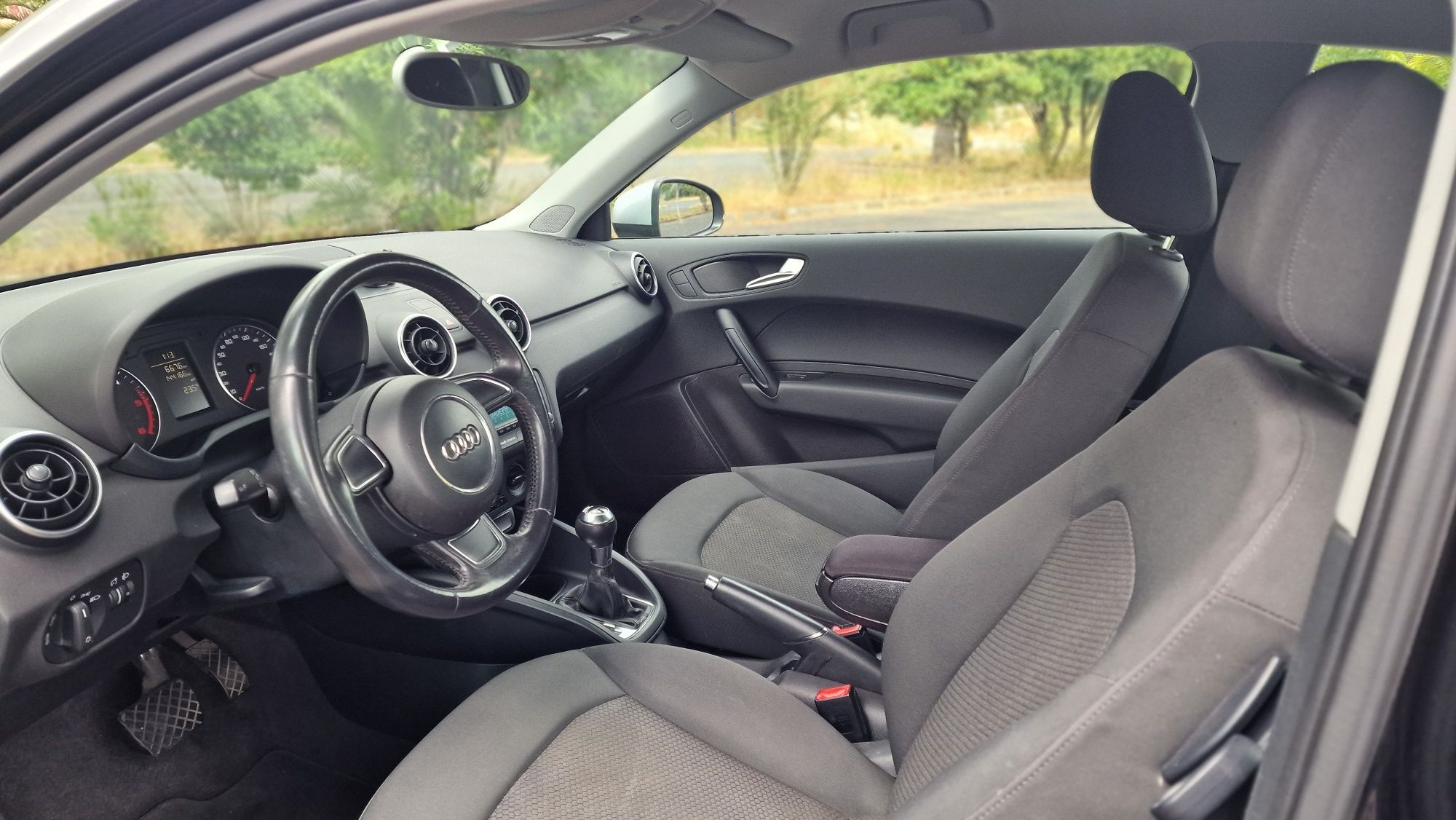 Audi A1 1.6 TDI Automático [irrepreensivel]