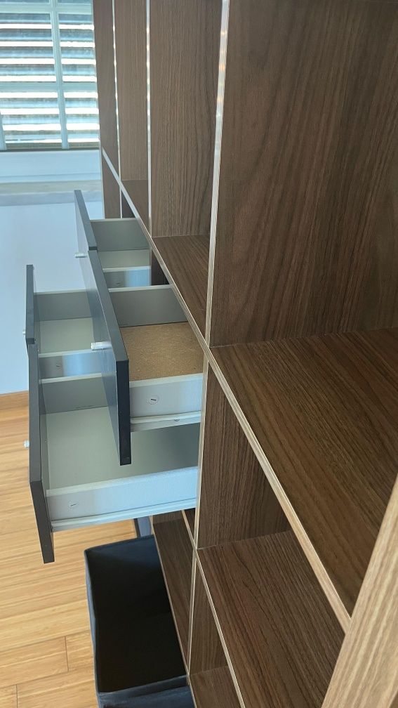 Estante IKEA com Cubos e Gavetas