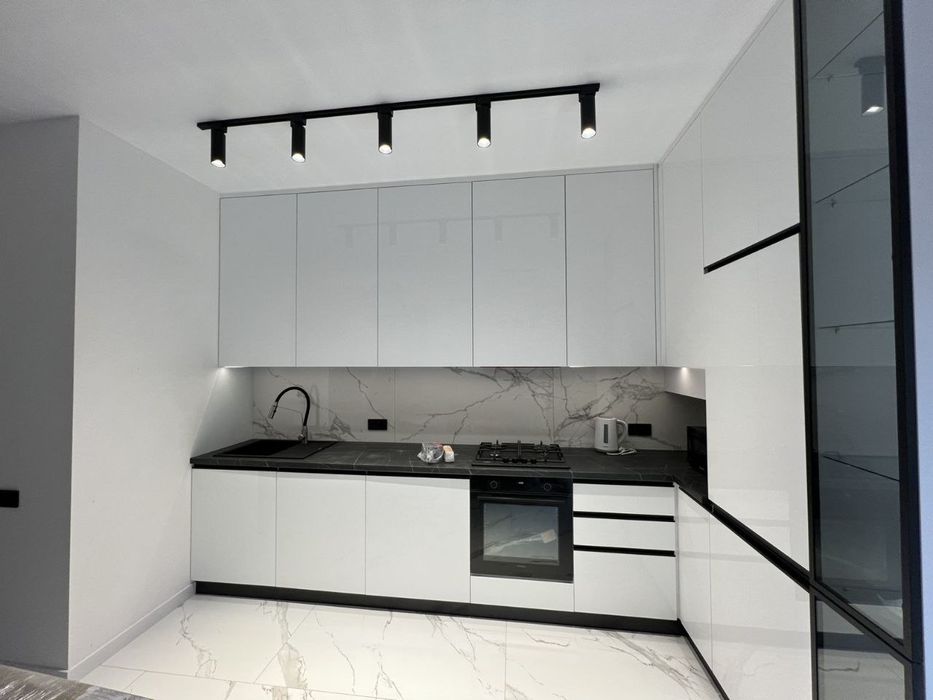 Здається Шикарний Таунхаус на Весняному перша здача.