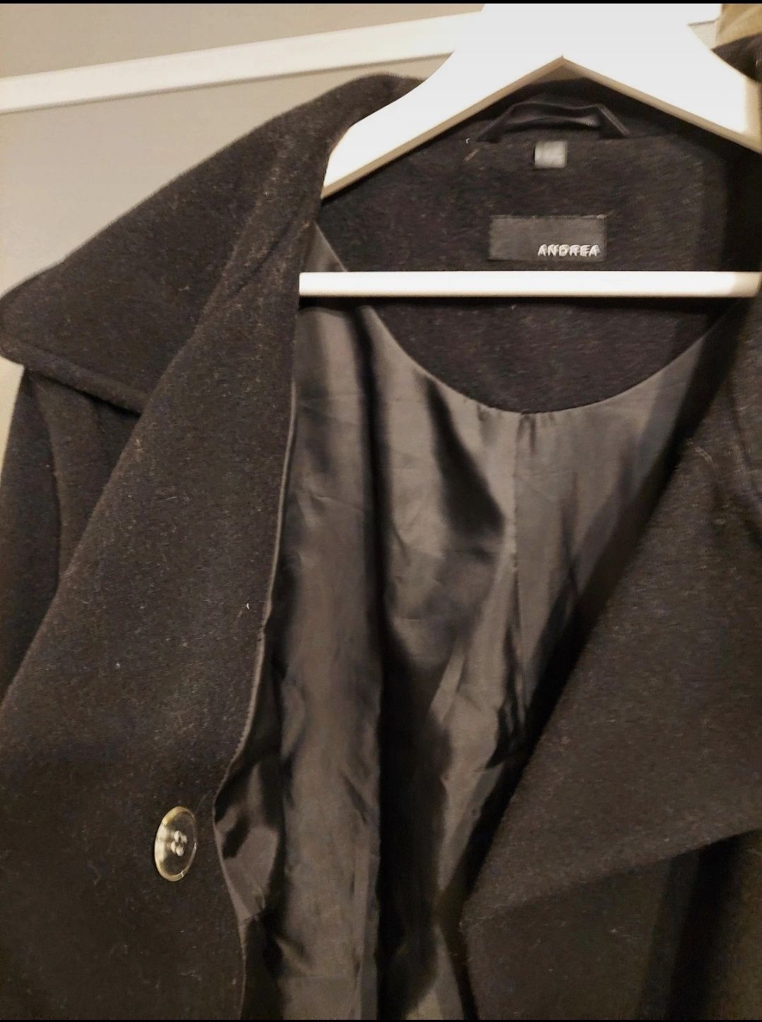 czarny płaszcz wełniany z podszewką