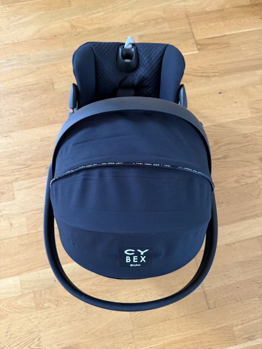 Продам автокрісло Cybex Cloud T+адаптери в подарунок