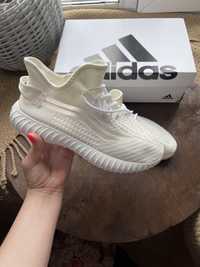 Продам кросівки типу adidas yeezy boost