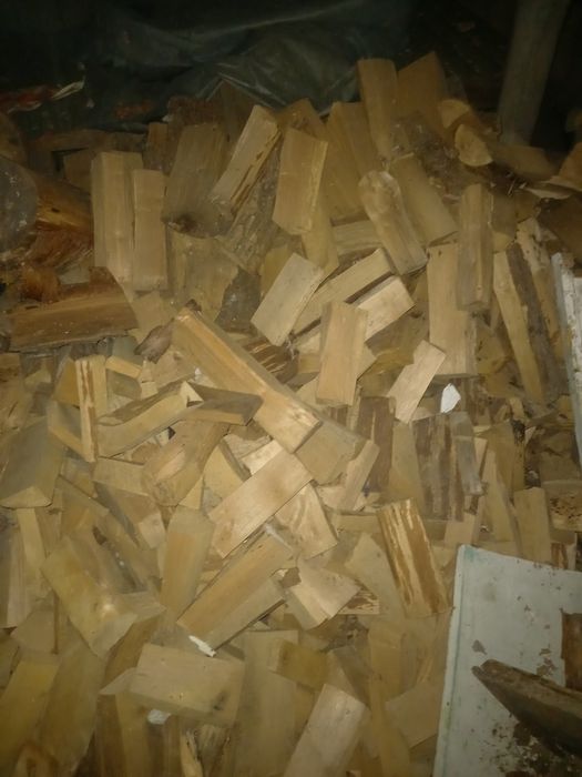 Drewno   kominkowe suche    buk dąb ,brzoza i mieszane