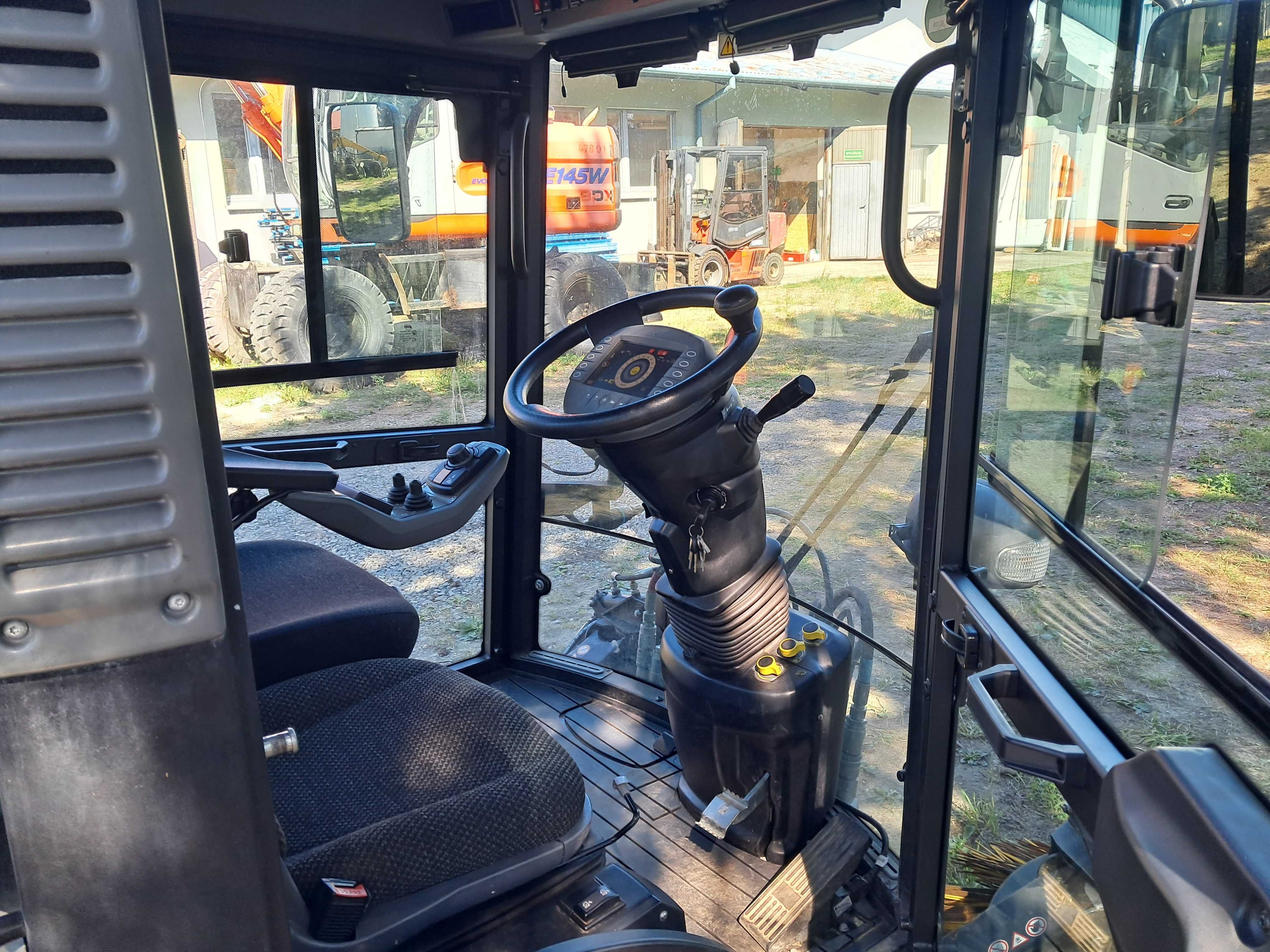 nośnik narzędzi Karcher MC 130 4x4 ,2018r, zamiatarka chodnikowa