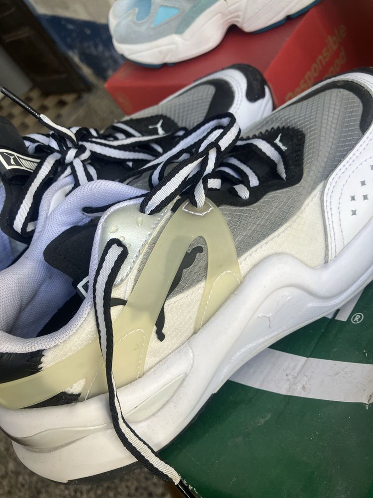 tenis puma, vai com a caixa ou se quiser pode ir sem.