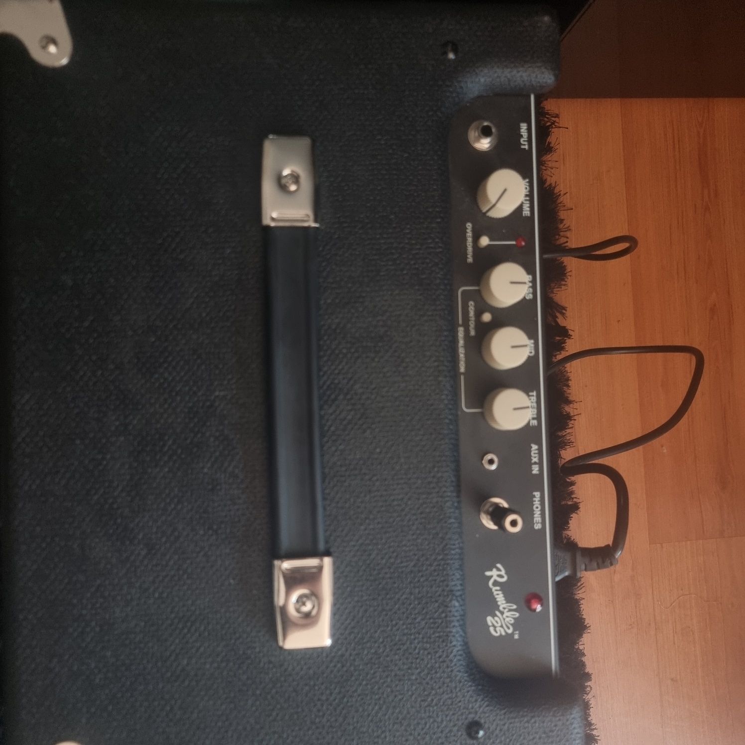 Contra baixo 5 cordas IBANEZ SR-305 + Amplificador de baixo da Fender
