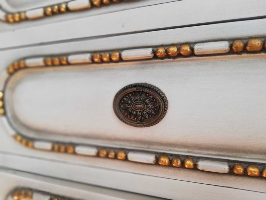 Cómoda de madeira estilo Louis XV