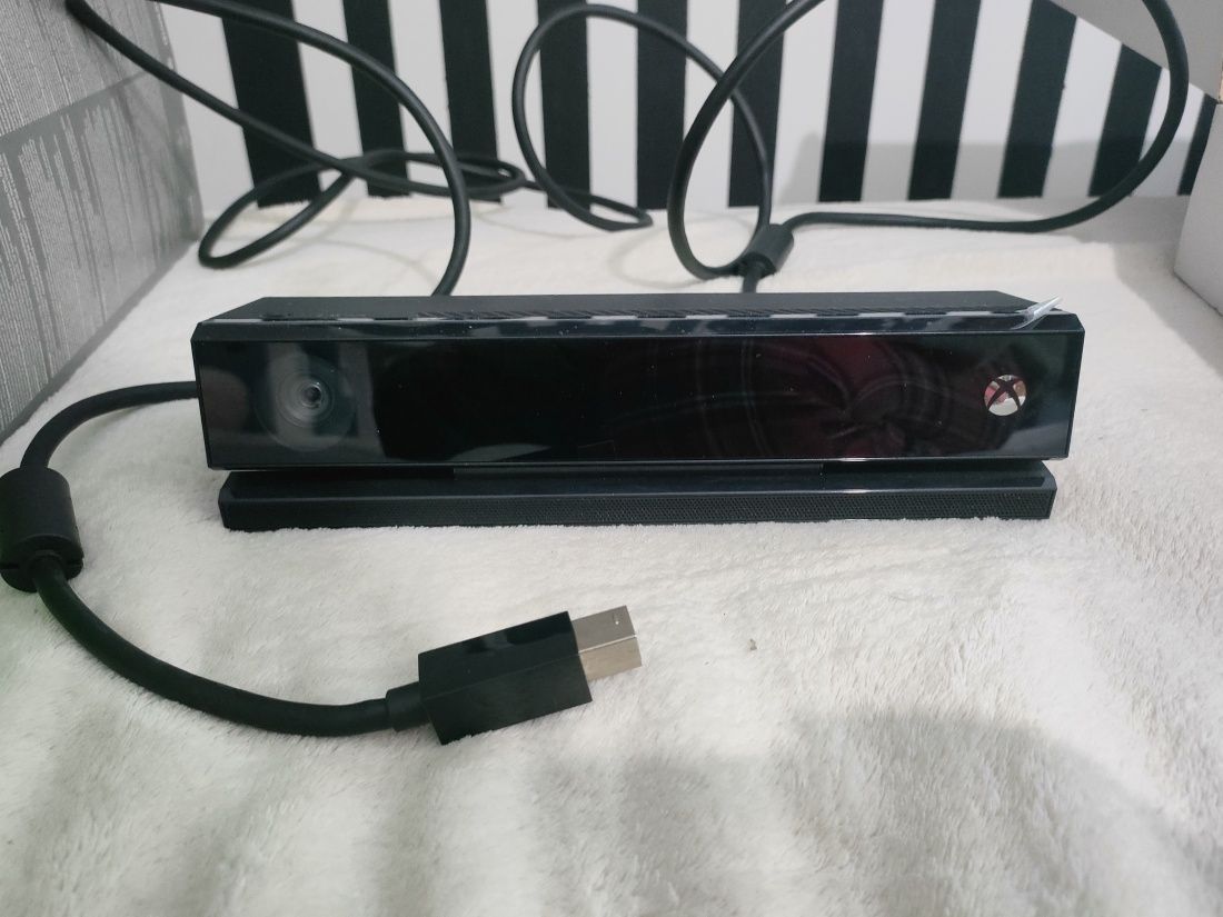 Konsola xbox one + kinect i 7 gier + wiedźmin + pad
