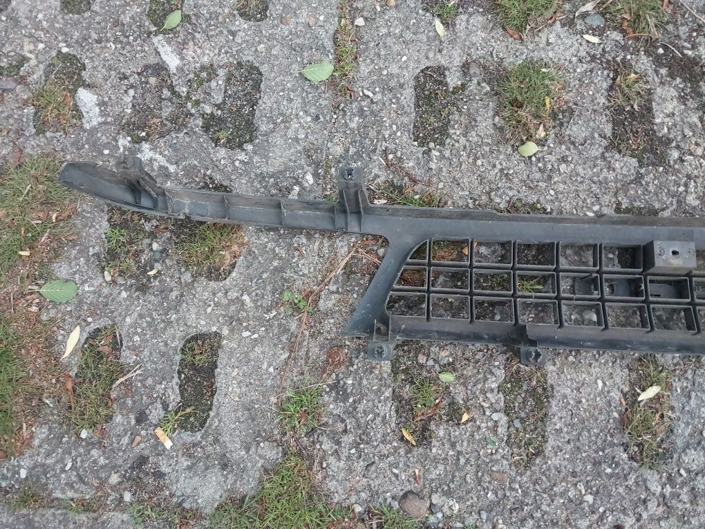 Opel Frontera A I 1 grill przedni atrapa zderzak kratka