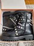 Botas Estilo Militar com Correntes e Tachas Tam.39.