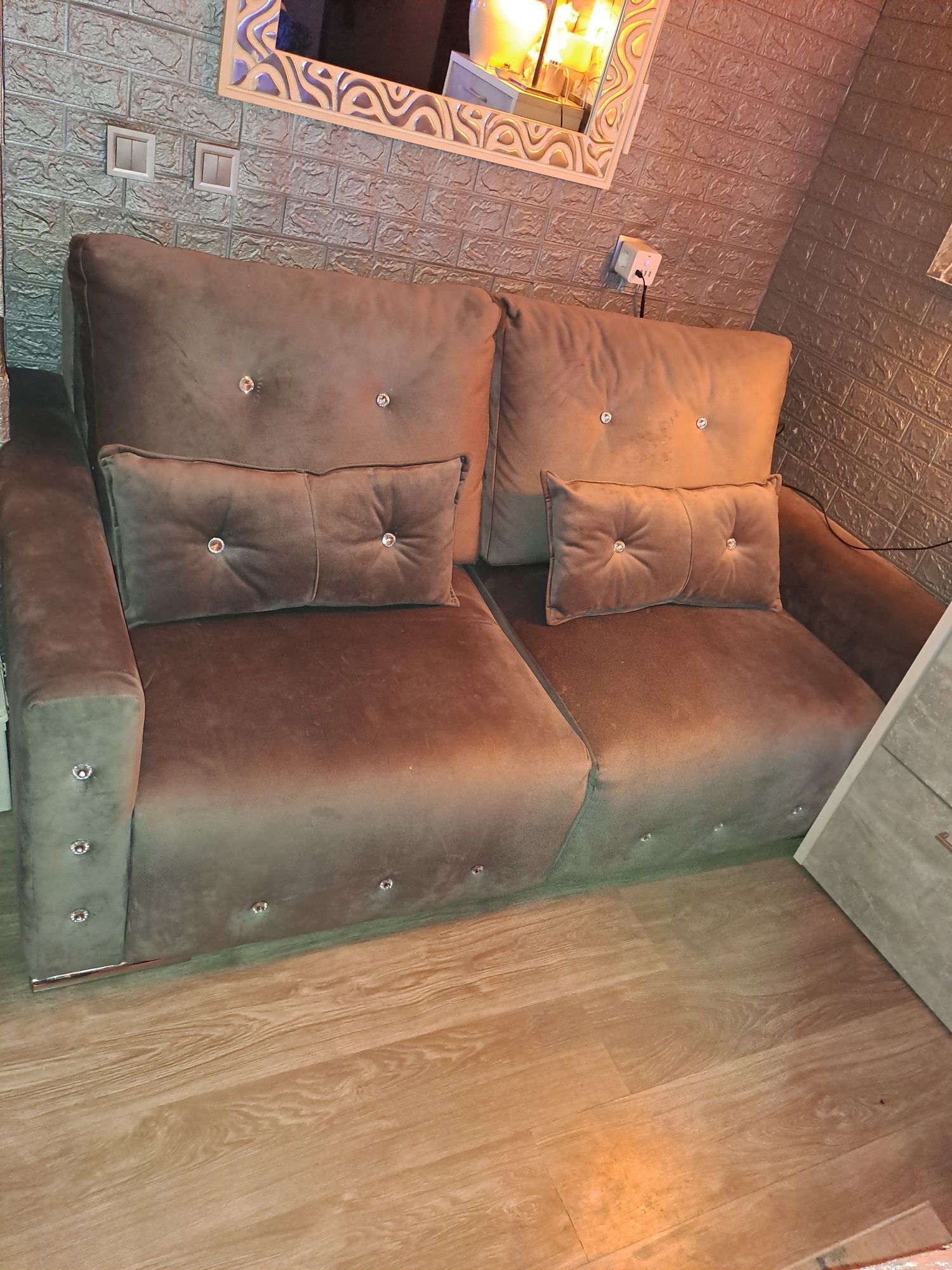 Sofa como novo cinza com pedras faz de cama e de cheslong