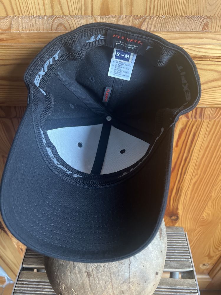Sprzedam czapkę z daszkiem firmy Flexfit rozmiar S-M 57-59 cm