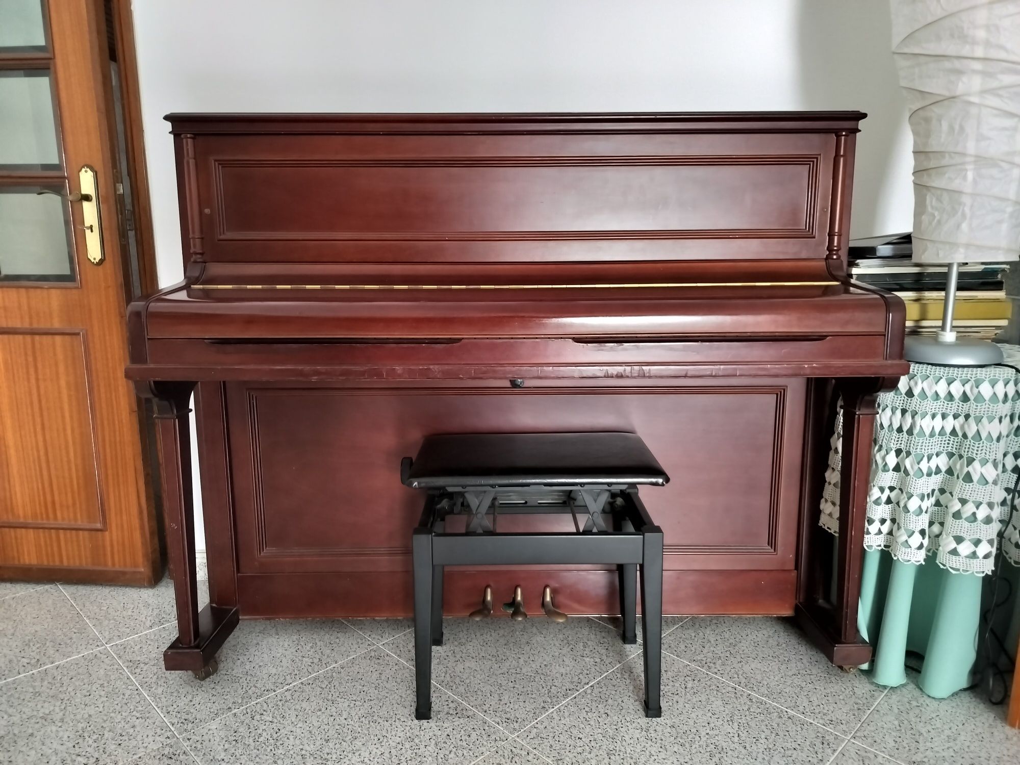 Piano Vertical Rippen