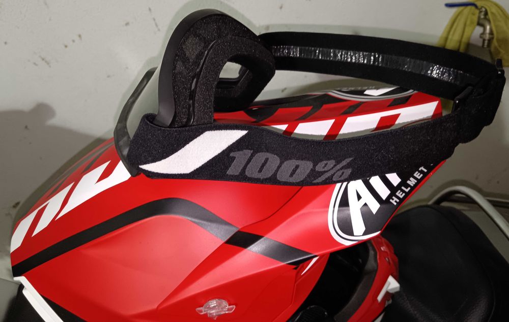 Capacete cross airoh mais óculos