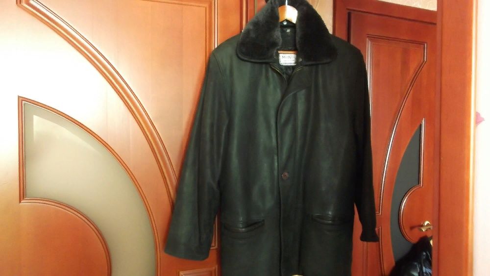 продам мужскую кожаную куртку осенне-зимнею